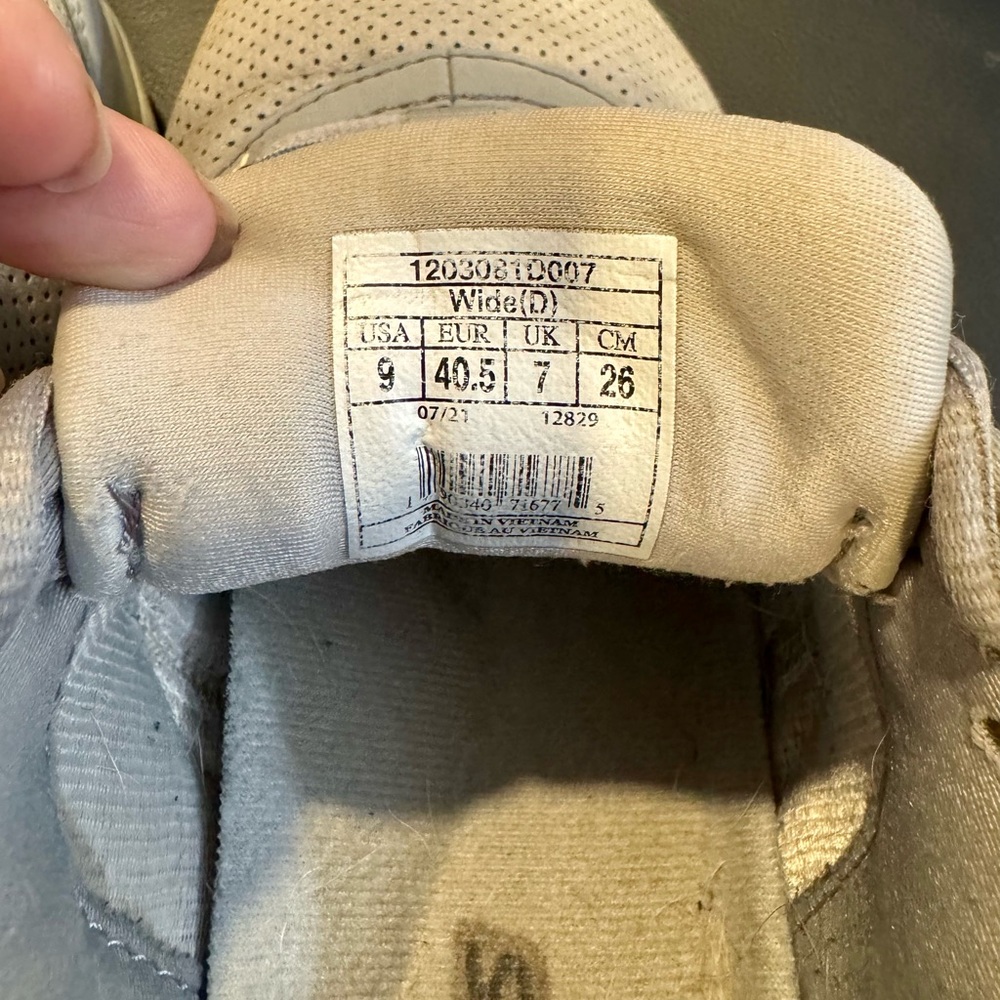 Brook’s Addiction Walker Suede Sneakers
Women’s Size 9 Wide - Picture 6 of 10